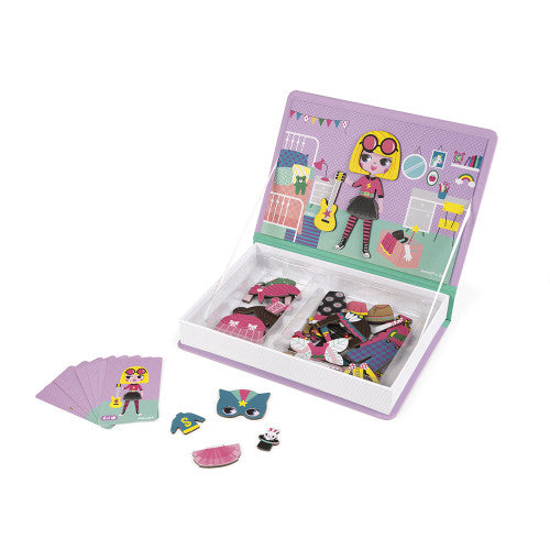 Girl's Costumes Magneti' Book