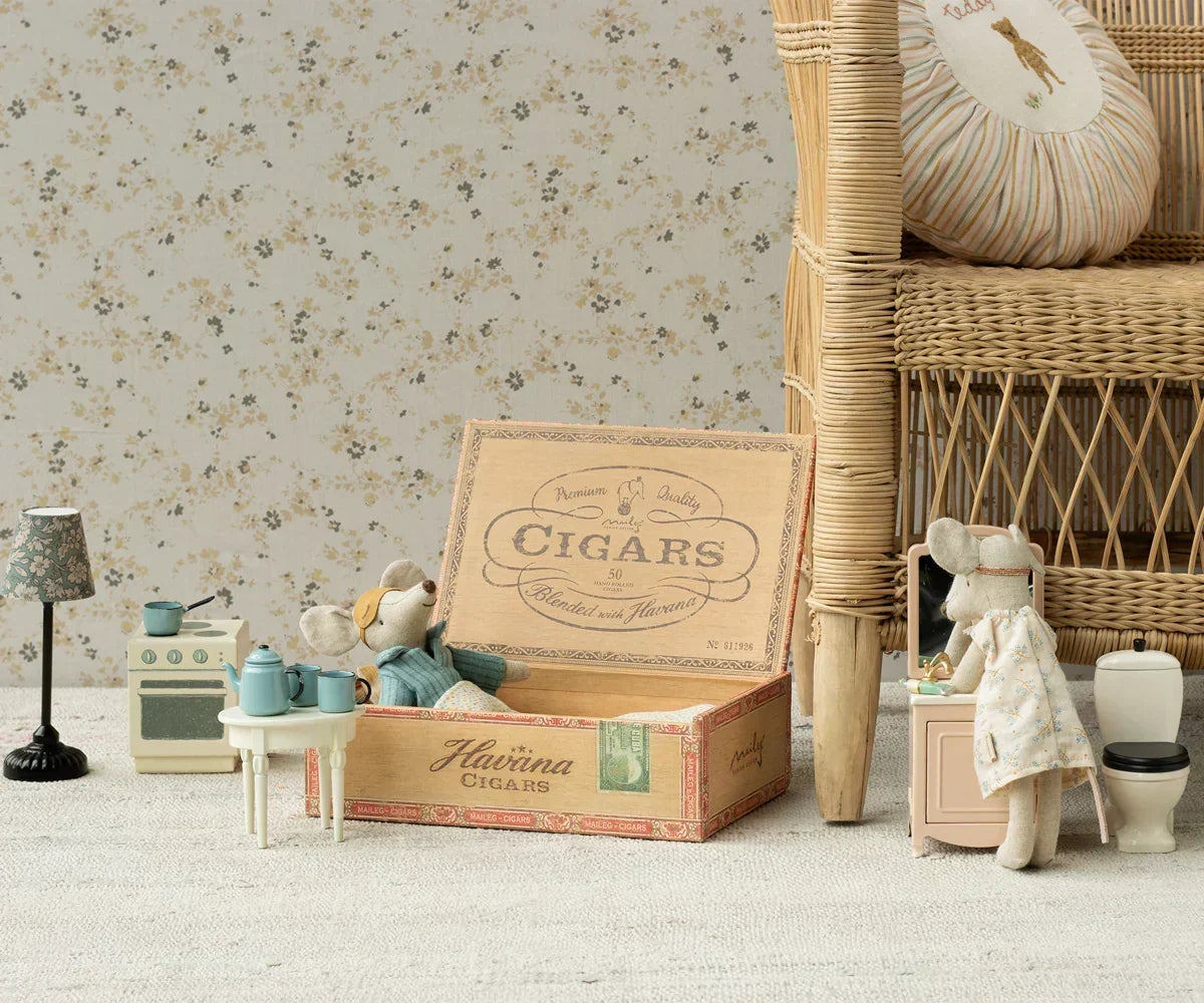 Maileg Mum & Dad in Cigar Box